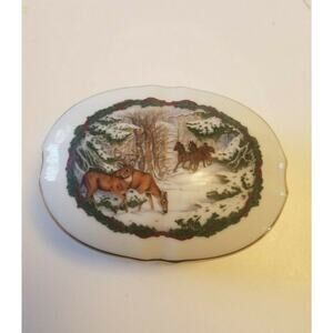 1986 Heritage House MELODIES OF CHRISTMAS MUSIC BOX White Christmas